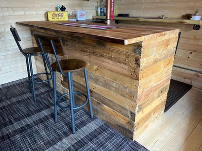 Varnished Rustic Pallet Wood Cladding - 1 Square Meter Pack