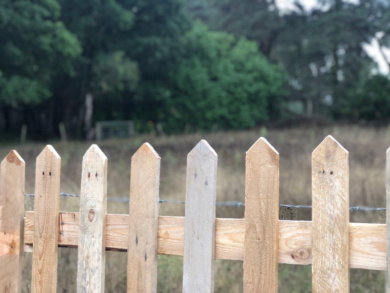 Load image into Gallery viewer, Natural Pointed Top Picket Fence Panel
