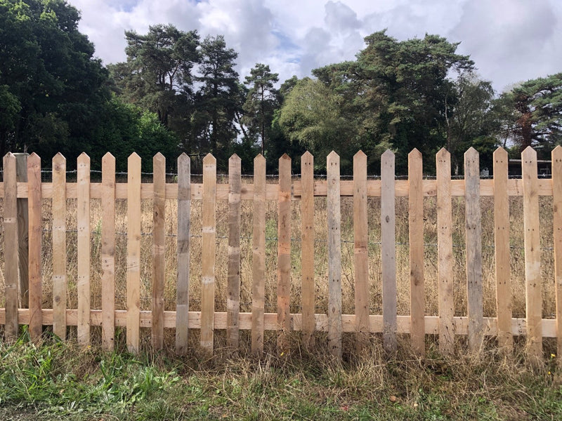 Load image into Gallery viewer, Natural Pointed Top Picket Fence Panel

