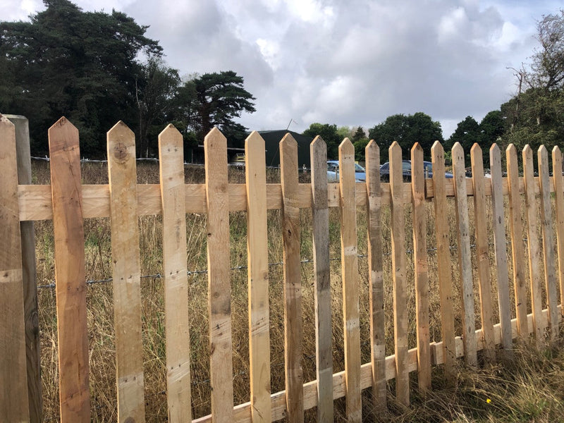 Load image into Gallery viewer, Natural Pointed Top Picket Fence Panel
