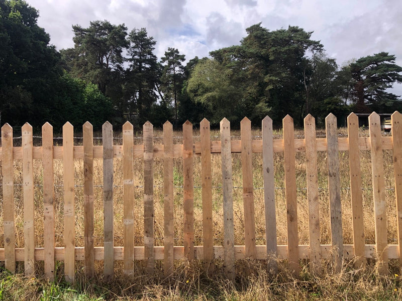 Load image into Gallery viewer, Natural Pointed Top Picket Fence Panel
